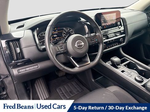 Used 2023 Nissan Pathfinder SV AWD/4WD image 14