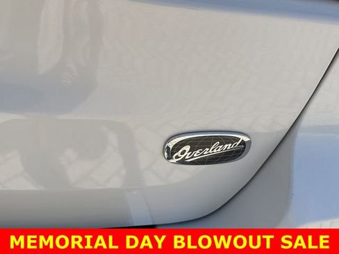 Used 2020 Jeep Grand Cherokee Overland AWD/4WD image 12