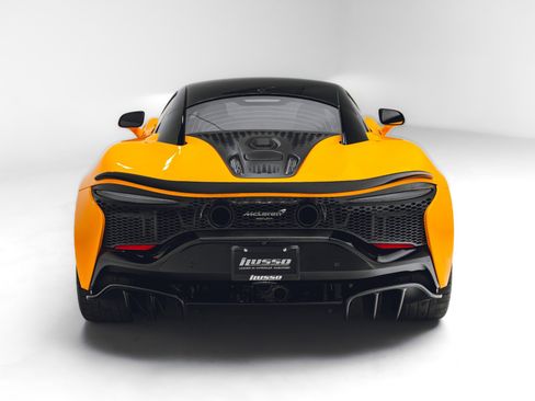 Used 2023 McLaren Artura RWD image 12