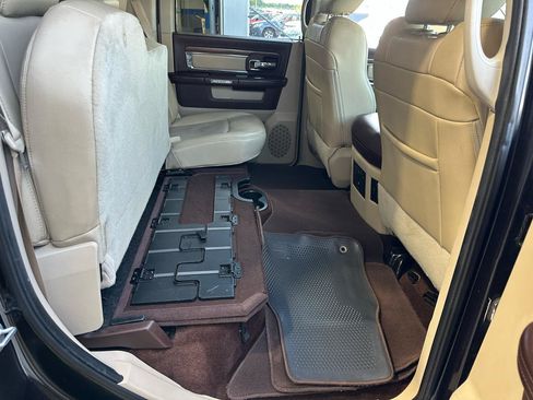 Used 2017 RAM 1500 Laramie RWD image 31