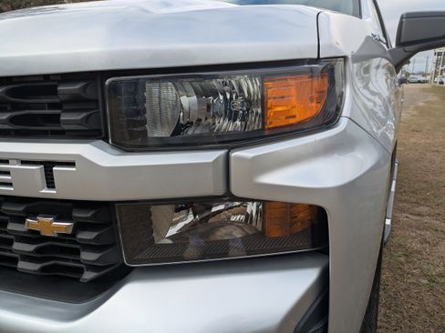 Used 2020 Chevrolet Silverado 1500 Custom w/ Custom Value Package image 9