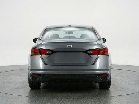 Used 2025 Nissan Altima 2.5 SV FWD image 7