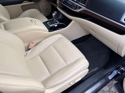 Used 2015 Toyota Highlander Limited image 27