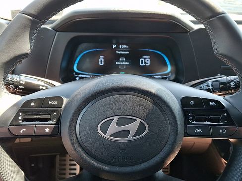 Certified 2025 Hyundai Elantra Sport image 18