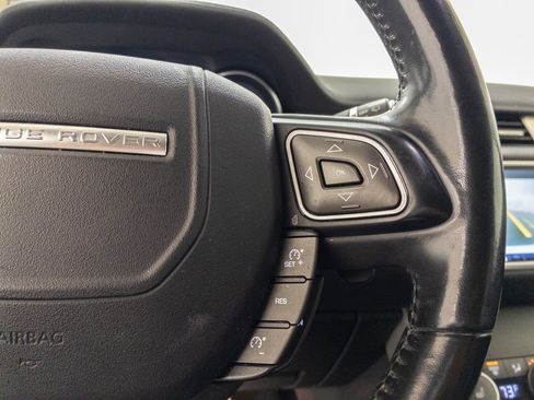 Used 2017 Land Rover Range Rover Evoque SE Premium image 26