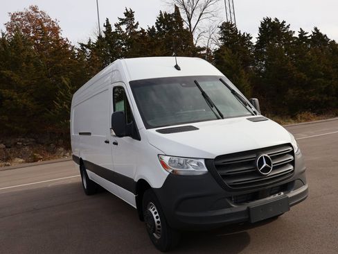 Used 2024 Mercedes-Benz Sprinter 3500 image 5