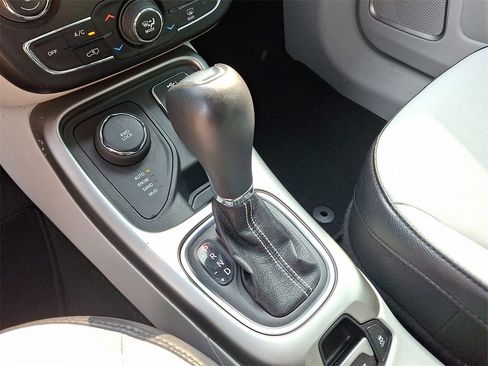 Used 2021 Jeep Compass Latitude w/ Driver Assistance Group image 14