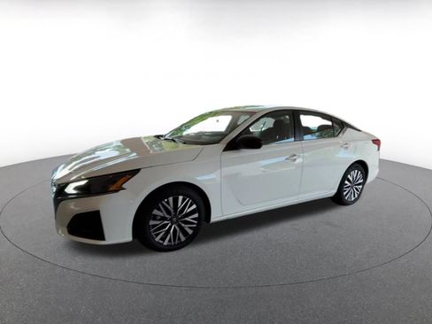 Used 2026 Nissan Altima 2.5 SV FWD image 8