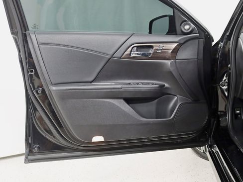 Used 2016 Honda Accord Touring image 31