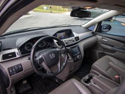 Used 2016 Honda Odyssey Touring Elite image 5