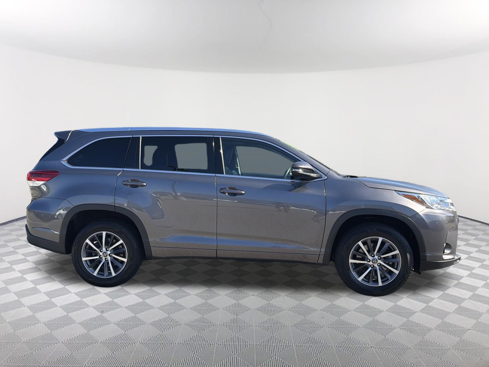 Used 2018 Toyota Highlander XLE FWD image 16