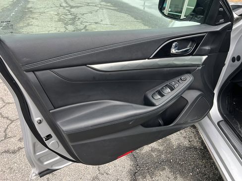 Used 2017 Nissan Maxima SR image 11