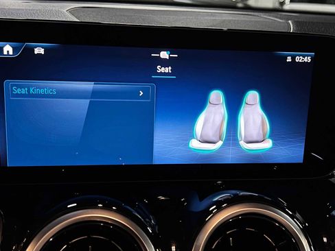 Certified 2025 Mercedes-Benz GLB 250 4MATIC image 33