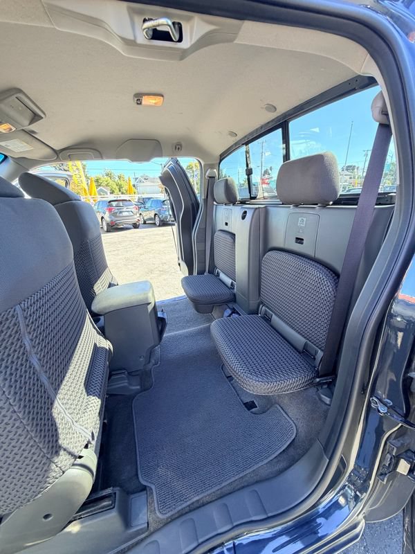 Used 2017 Nissan Frontier SV w/ SV Value Truck Package AWD/4WD image 18