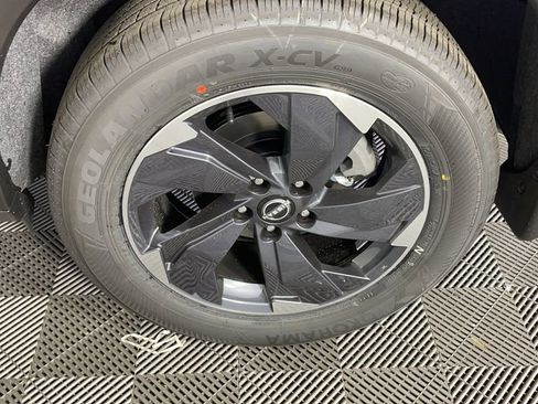 New 2025 Nissan Rogue SV image 31