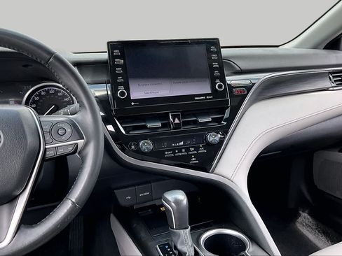 Used 2024 Toyota Camry XLE FWD image 7