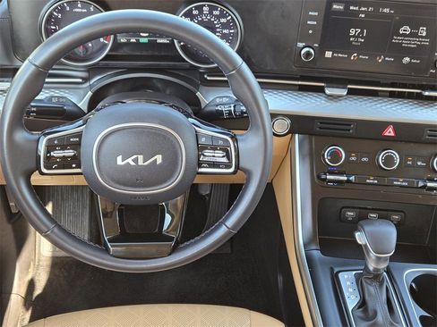 Certified 2024 Kia Carnival LX image 10