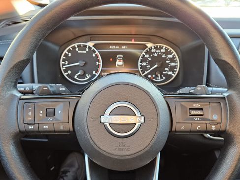 Used 2023 Nissan Rogue SV image 11