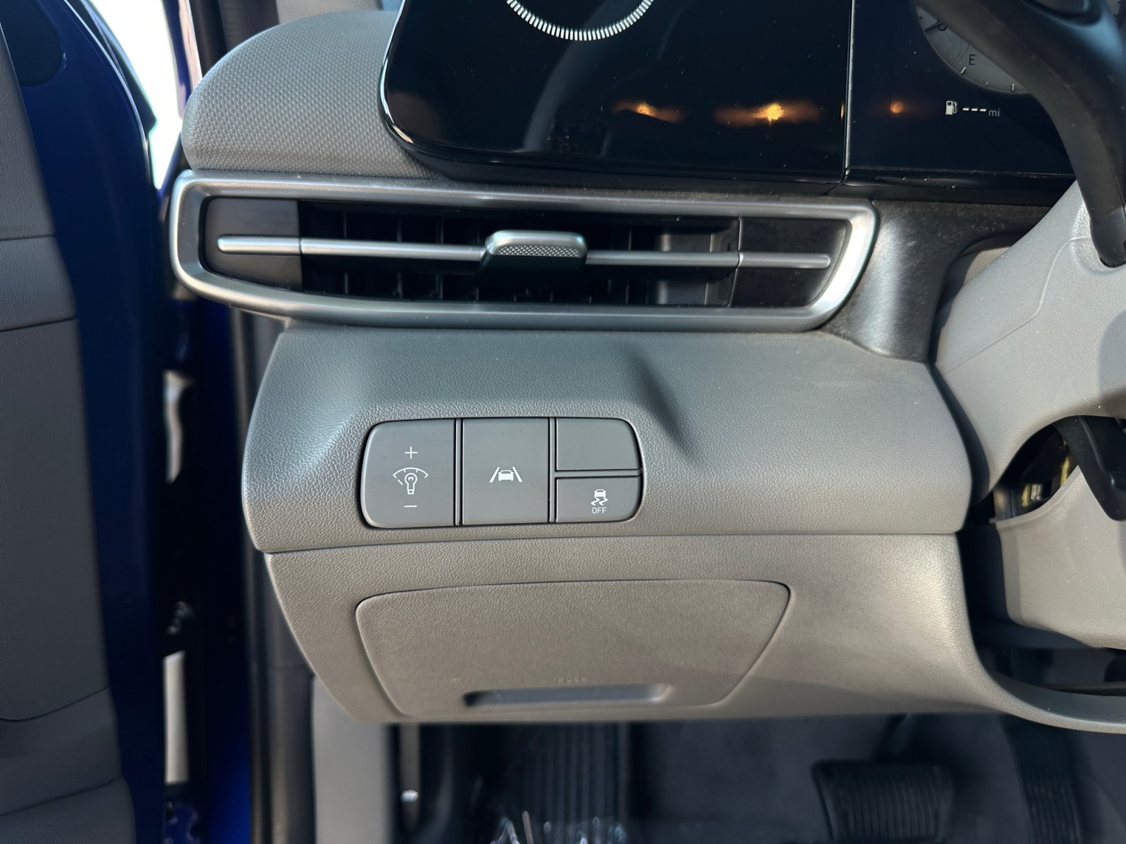 Used 2023 Hyundai Elantra SEL w/ Convenience Package FWD image 19