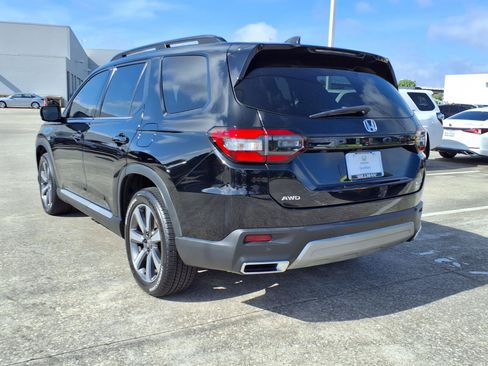 Used 2025 Honda Pilot Elite image 3