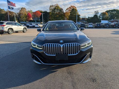 Used 2022 BMW 740i xDrive image 9