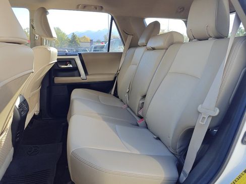 Used 2018 Toyota 4Runner SR5 Premium image 26