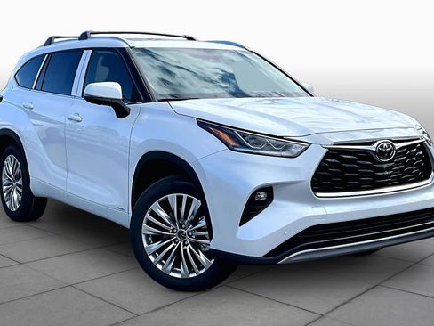 New 2026 Toyota Highlander Platinum AWD/4WD image 2