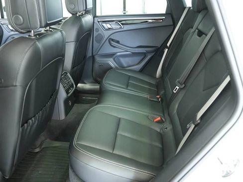 Certified 2025 Porsche Macan AWD/4WD image 27