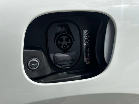 Used 2026 Porsche Macan 4S Electric AWD/4WD image 44
