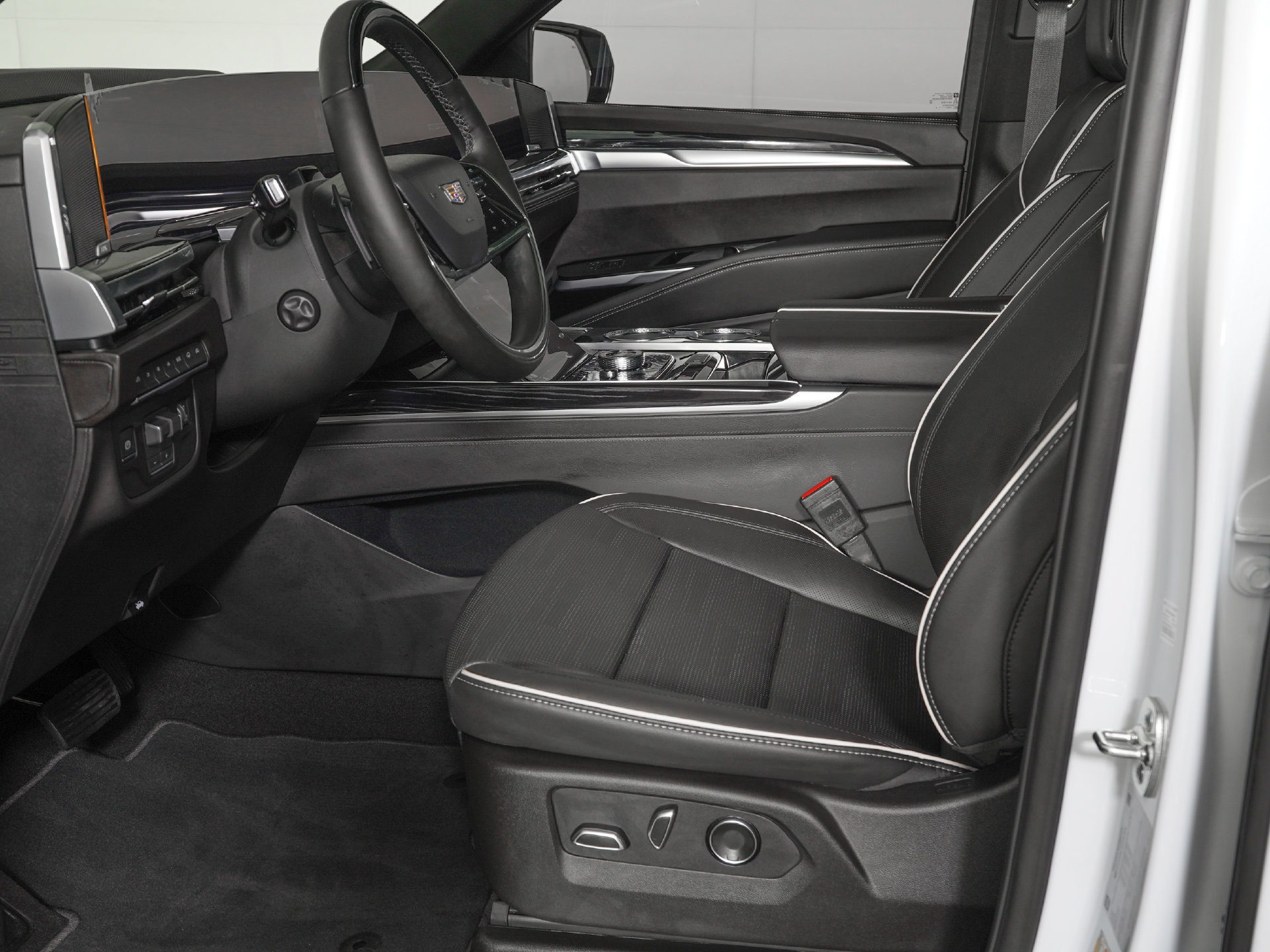 Used 2026 Cadillac Escalade Sport w/ Touring Package AWD/4WD image 15