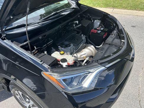 Used 2017 Toyota RAV4 LE AWD/4WD image 14