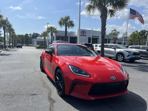 Used 2024 Toyota GR86 Premium image 2