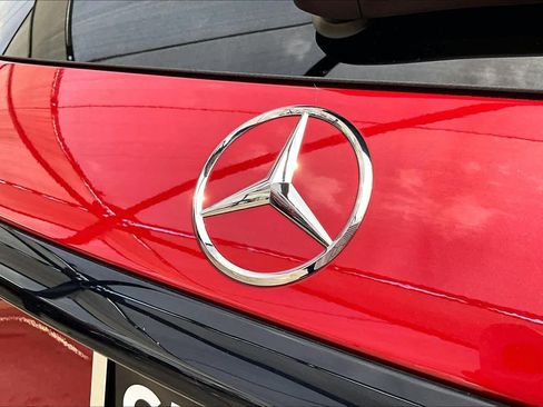 Used 2025 Mercedes-Benz GLC 350e 4MATIC image 10
