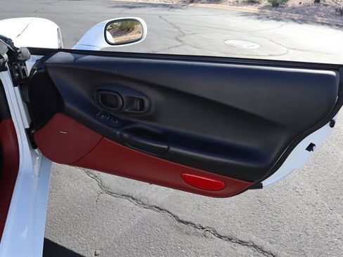 Used 1998 Chevrolet Corvette w/ Performance Handling Pkg image 13