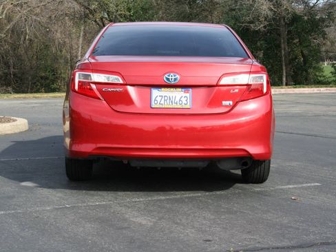 Used 2012 Toyota Camry LE w/ Preferred Accessory Pkg FWD image 8
