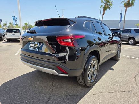 Certified 2025 Chevrolet Trax LT w/ LT Convenience Package FWD image 6