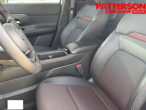 Used 2025 Nissan Kicks SR AWD/4WD image 15