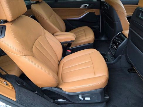 Used 2022 BMW X7 xDrive40i w/ Premium Package image 28