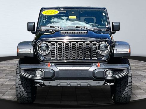 Used 2024 Jeep Gladiator Mojave w/ Safety Group AWD/4WD image 2