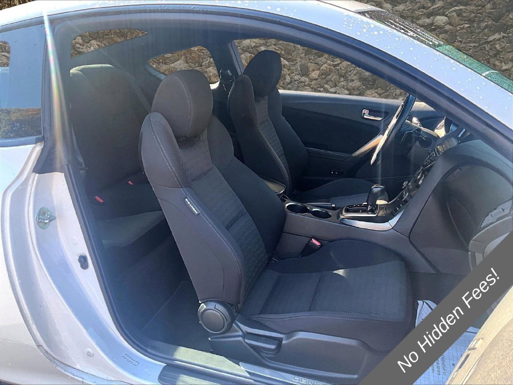 Used 2016 Hyundai Genesis 3.8 RWD image 6