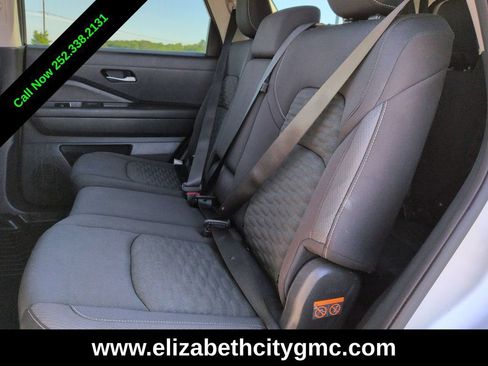 Used 2022 Nissan Pathfinder SV AWD/4WD image 15