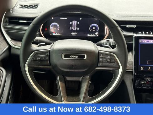 Used 2023 Jeep Grand Cherokee Limited w/ Luxury Tech Group II image 15