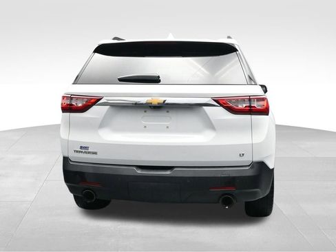 Used 2021 Chevrolet Traverse LT w/ LT Premium Package FWD image 4