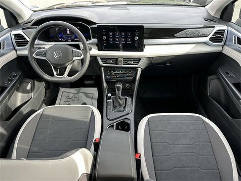 New 2026 Volkswagen Taos SE image 29
