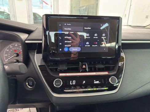 Used 2025 Toyota Corolla LE w/ Convenience Package image 30