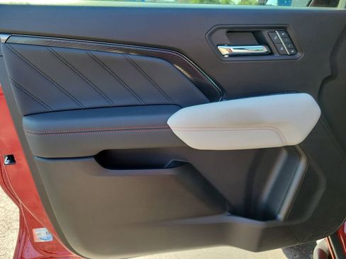 Used 2024 GMC Canyon AT4X AWD/4WD image 18