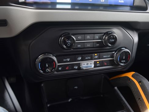 Used 2022 Ford Bronco Badlands image 11