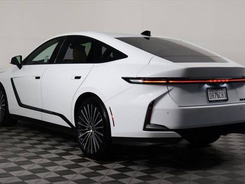 Certified 2026 Lexus ES 350e w/ Convenience Package FWD image 6