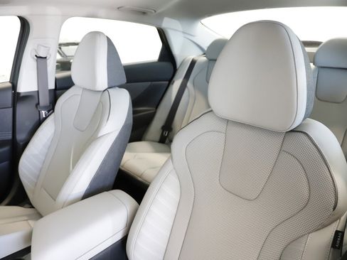 New 2026 Hyundai Elantra Limited FWD image 12