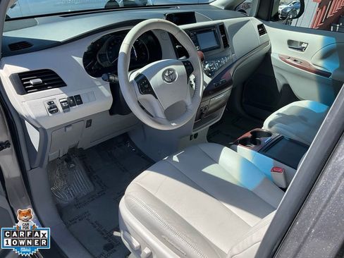 Used 2014 Toyota Sienna XLE image 6